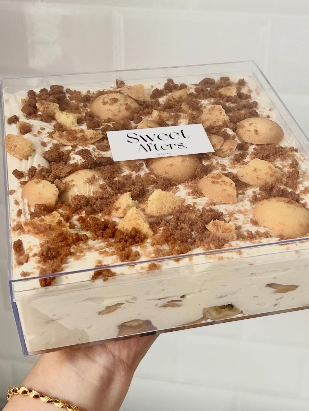 Banana pudding dessert box made with fresh bananas